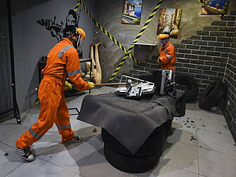 'Stress Relieving' Rage Room O...
